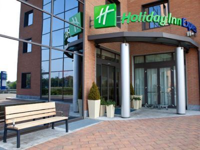 Hotel Express By Holiday Inn