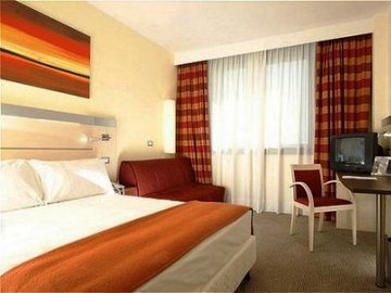 Hotel Express By Holiday Inn