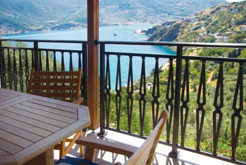 Skopelos Villa Sleeps 4 Air Con Wifi