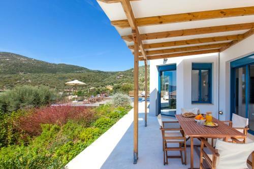 Villa Alma Lefkada- Sea Front Villa