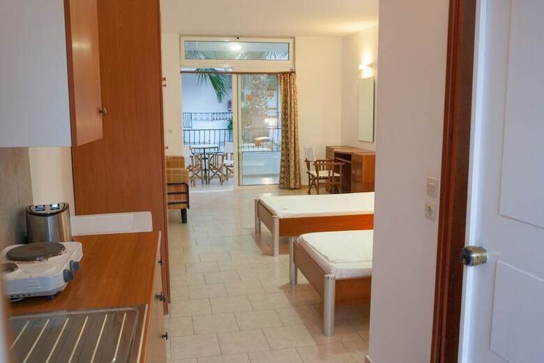 Hotel Coliseum Studios & Apartments