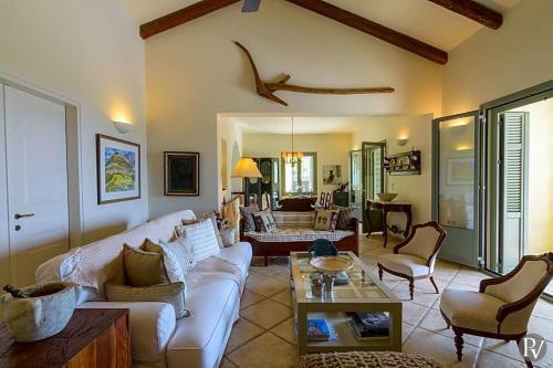 Mousata Villa Sleeps 10 Pool Air Con Wifi