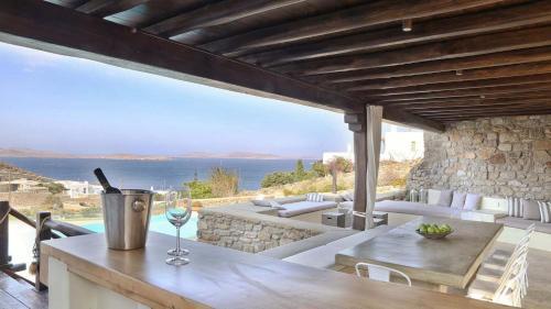 Mykonos Villa Sleeps 16 Pool Air Con