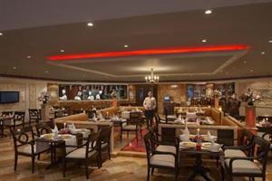 Hotel Royal Plaza (regal Suite)