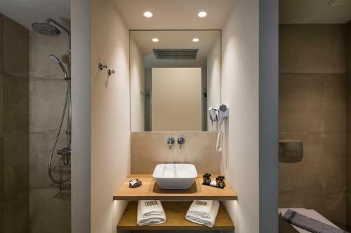 Trianon Luxury Apartments & Suites
