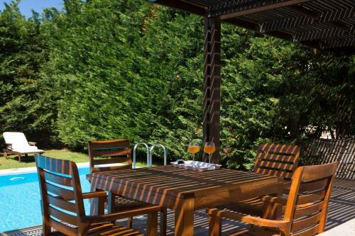 Villa Aeriko Homes Of Distinction