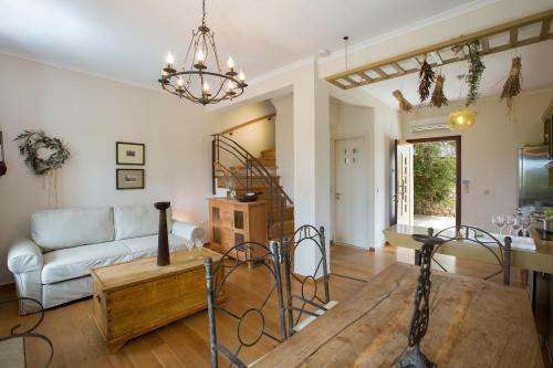 Villa Aeriko Homes Of Distinction