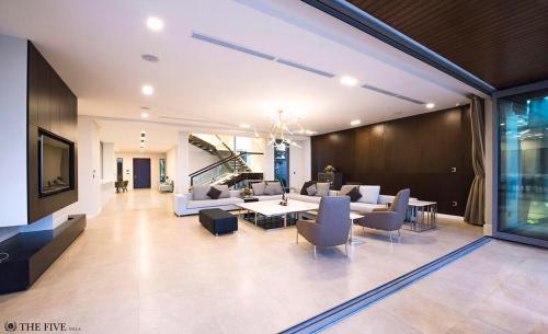 Villa Luxury Yatchs