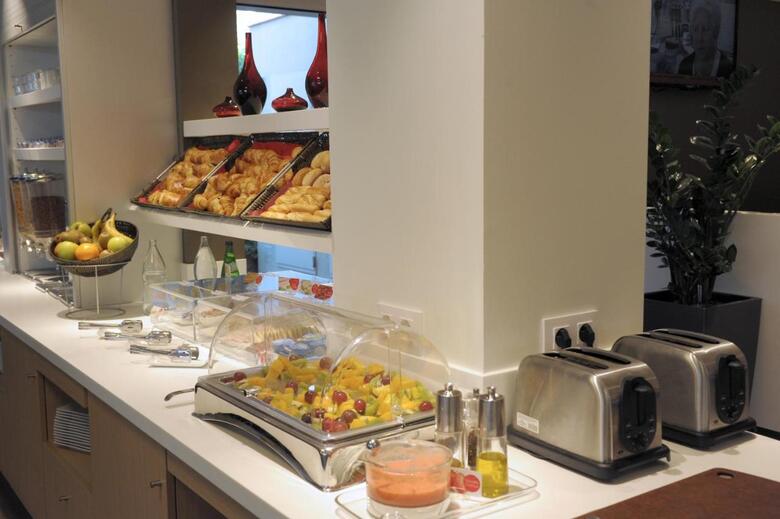 Hotel Ibis Barcelona Cornell�