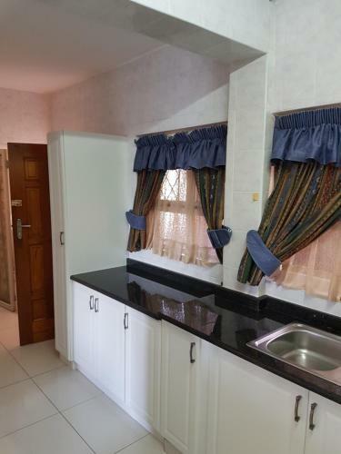 Beach Frond Apartment