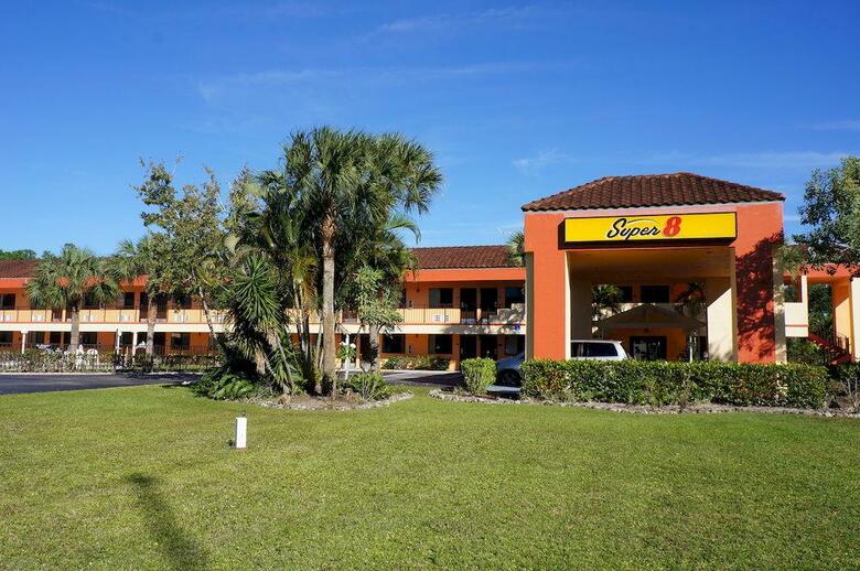 Hotel Super 8 Naples