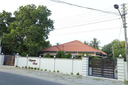 Hostal Superior Rest