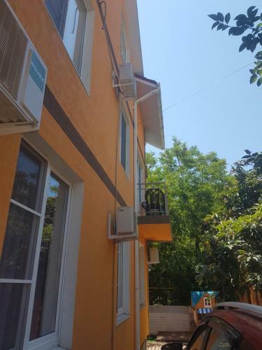Hostal Schastlivy Slon Guest House