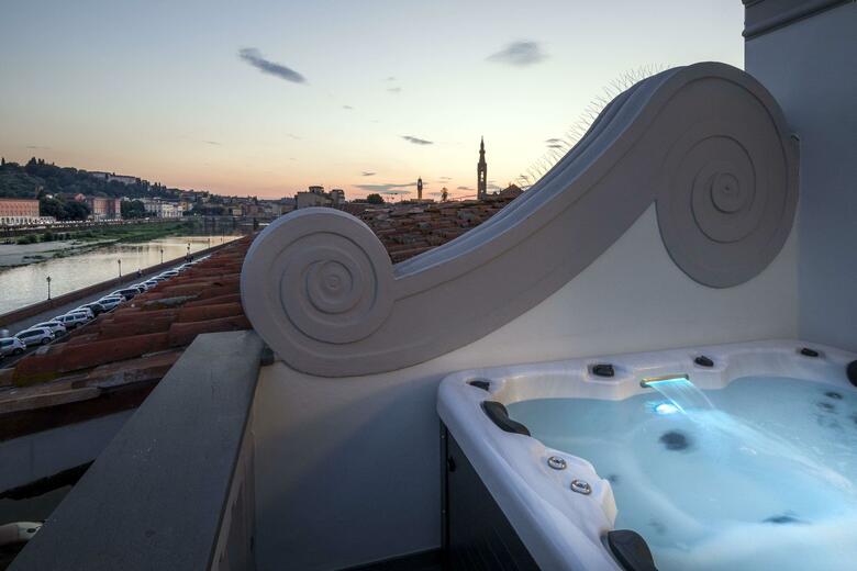 River Hotel