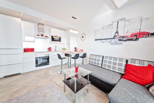 White Apartment Hawela?ska