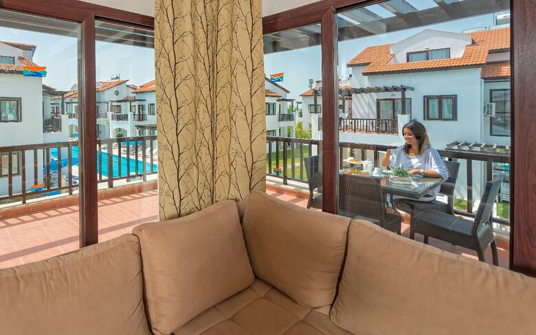 Hotel River Garden Residence
