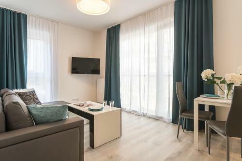 Deluxe Apartments By The Railway Station