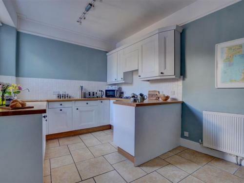 Delightful Holiday Home In Appledore With Garden