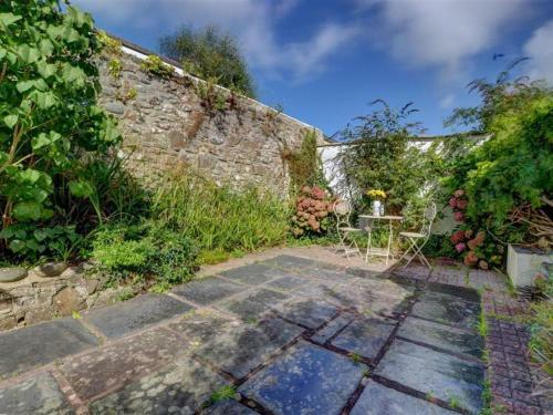 Delightful Holiday Home In Appledore With Garden