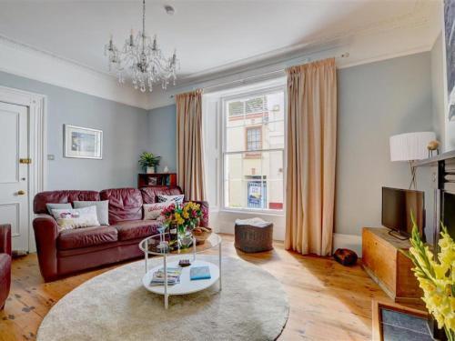 Delightful Holiday Home In Appledore With Garden