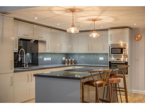 Apartamento Modern, Stunning And Elegant 2 Bedroom Apt For 4