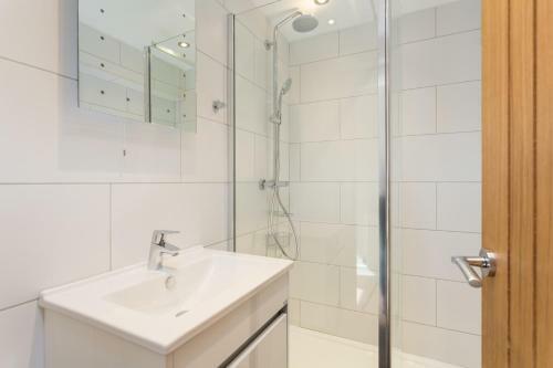 City Apartments - Monkbar Mews
