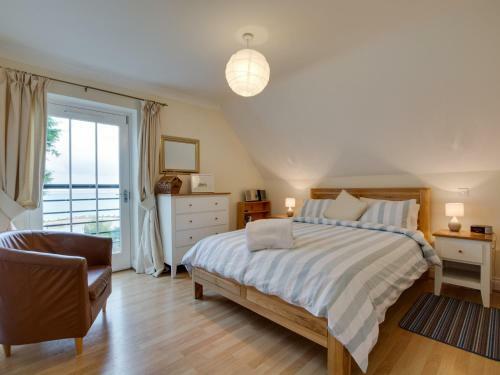 Bright Holiday Home In Whitstable Kent With Private Parking