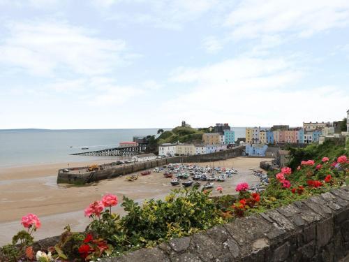 2 Beachtop Court Apartments, Tenby