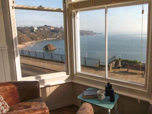 2 Beachtop Court Apartments, Tenby