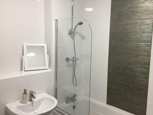 Guild House Apartments By Opulent Orchid Suites