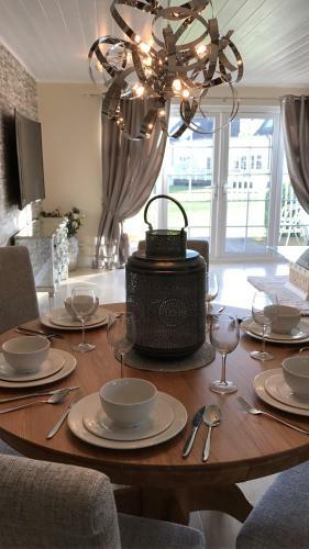 Villa Luxury 3 Bed Home By The Lake