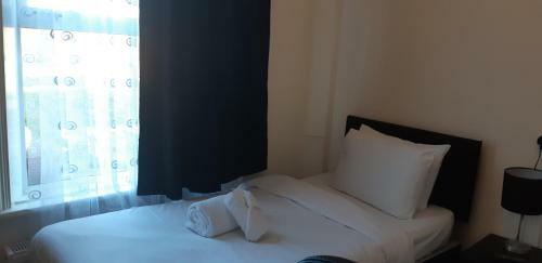Hostal Carmel Serviced Rooms