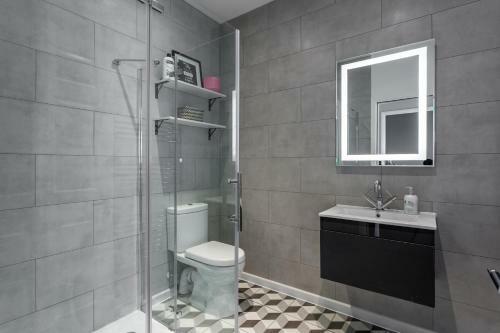 Shades Of Grey - 2 Bed Apartment