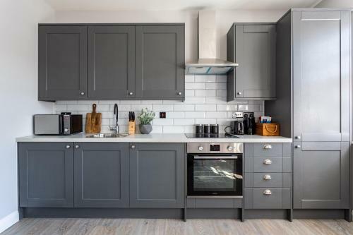 Shades Of Grey - 2 Bed Apartment