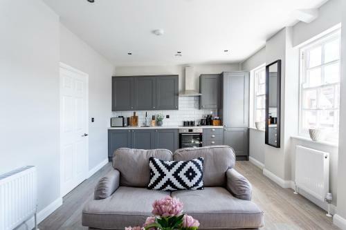 Shades Of Grey - 2 Bed Apartment