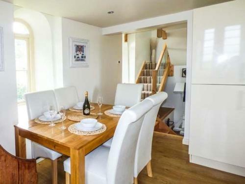 Eglwys St Cynfil, Pwllheli