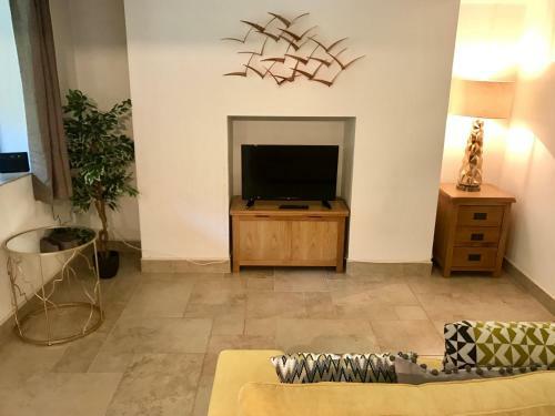 Quarters - Abingdon Road Apartment