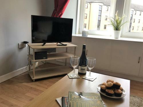 Signature - Kilnside Central Apartment Paisley