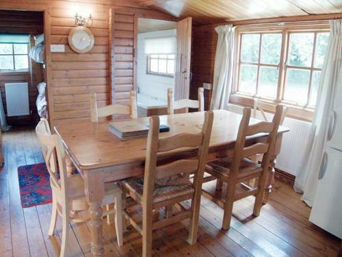 The Log Cabin, Newcastle Emlyn
