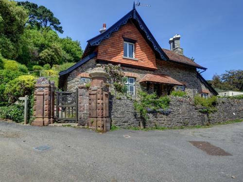 Quaint Cottage In Lynton Near The Beach
