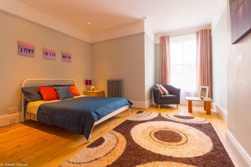 Hostal Siems House