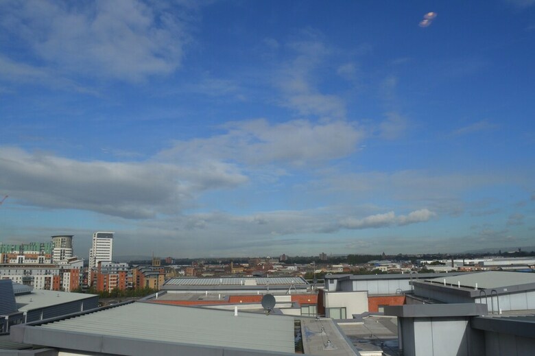 2 Bedroom Apartment With 2 Balconies In Manchester
