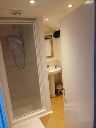Hostal Station Guest House (room Only)