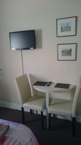 Hostal Station Guest House (room Only)