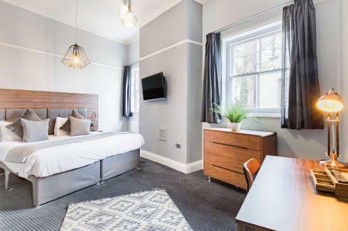The Corson At Claremont Apartments