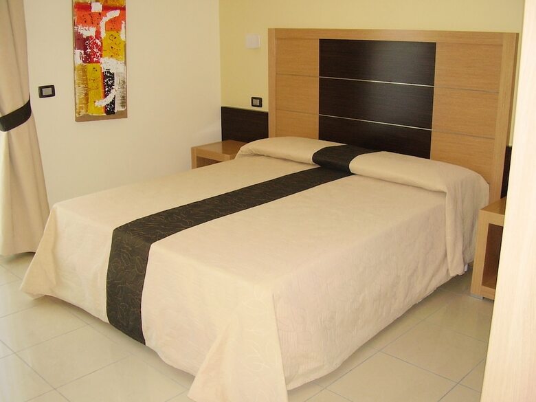 Hotel Ticho`s Club