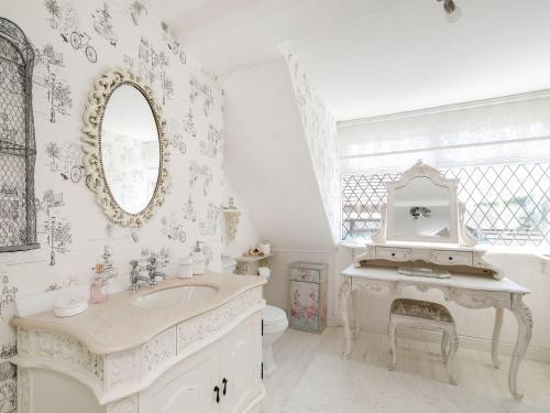 Curiosity Cottage, Keighley