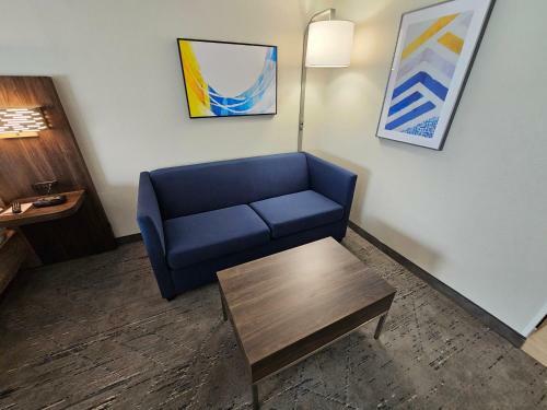 Holiday Inn Express Hotel & Suites Cincinnati-blue Ash