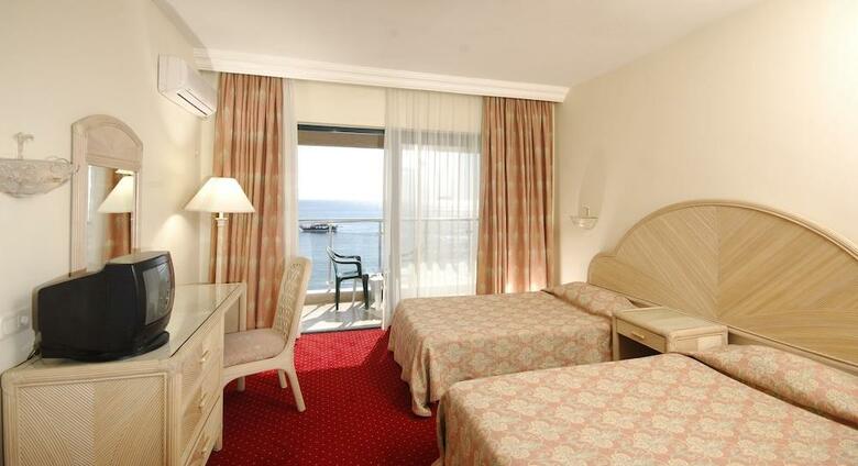 Hotel Aska Just In Beach