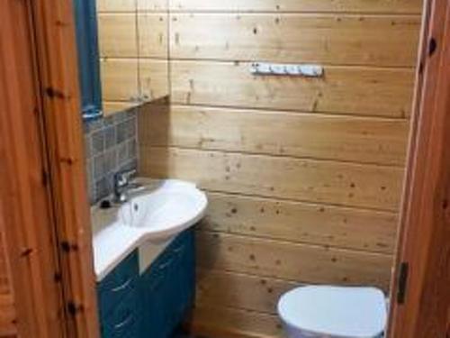 Holiday Home Kuukkelin Kartano 2b23
